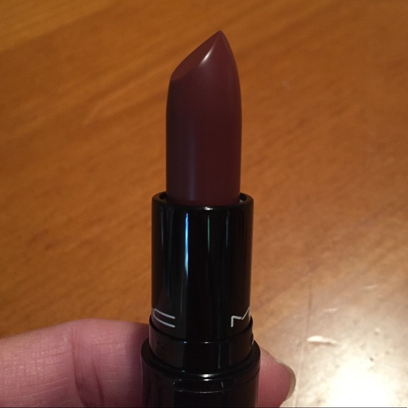 MAC Love Me Lipstick Bated Breath - Picture 7 of 16